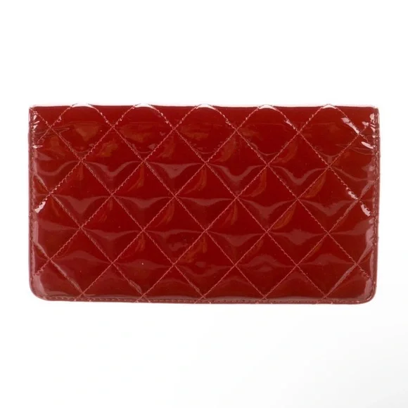CHANEL Interlocking CC
Logo Patent
Leather Continental Red
Wallet EUC - Picture 2 of 16